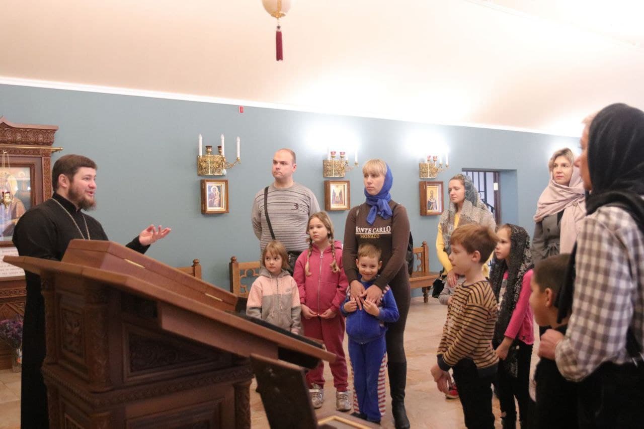 Воспитанники и воспитатели детского сада в гостях у «Покровов»