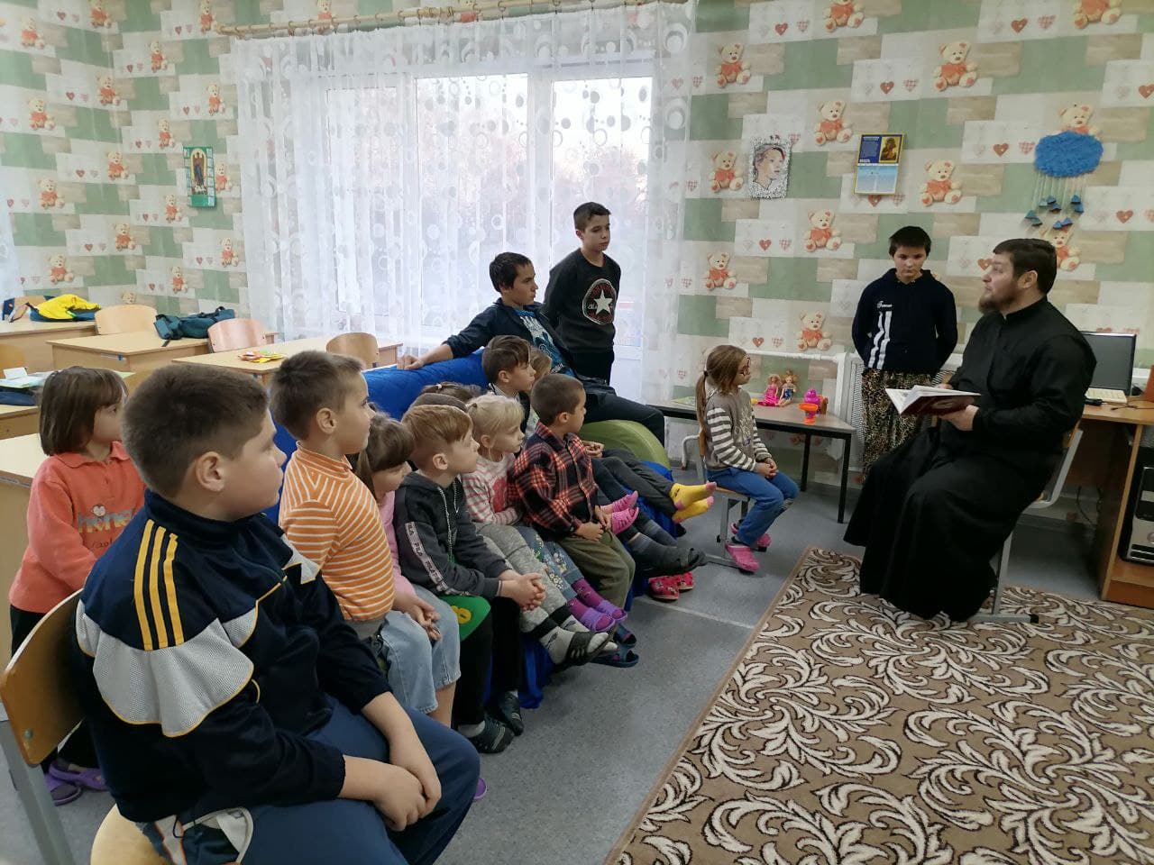 Дружеские встречи священника Бобруйской епархии с детьми из Михалевского приюта