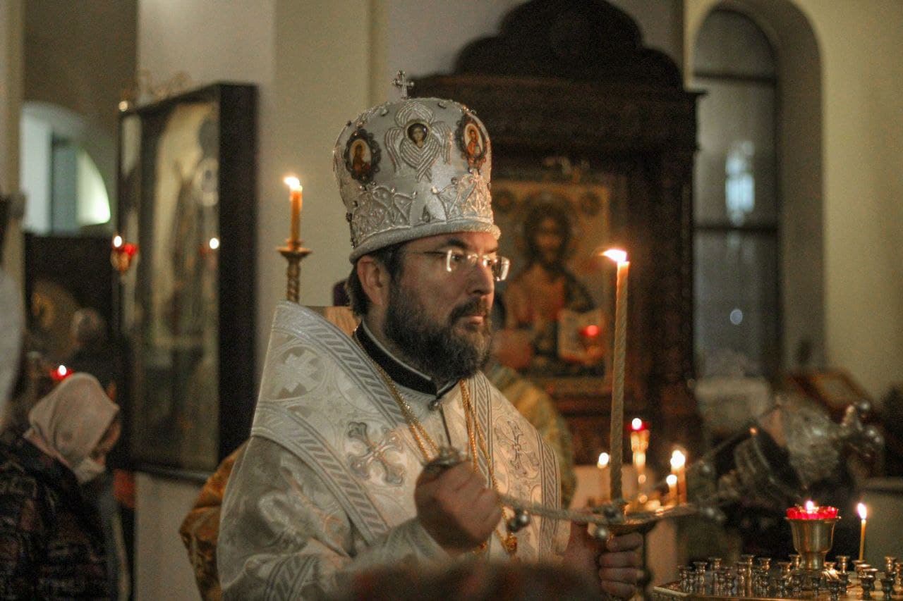В канун воскресного дня и праздника Архистратига Михаила епископ Серафим совершил вечернее богослужение в Никольском кафедральном соборе Бобруйска