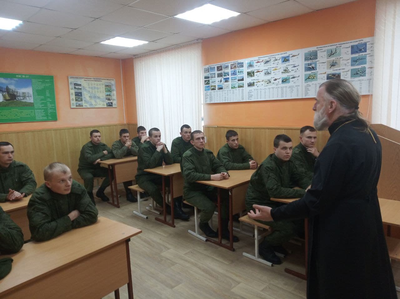 Клирик Бобруйской епархии встретился с военнослужащими