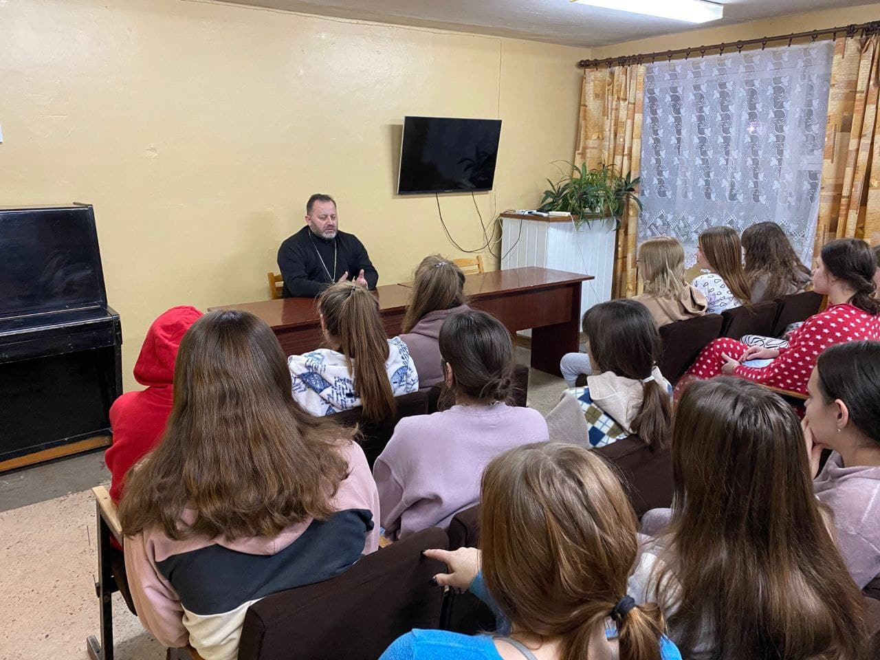 Священник познакомил студентов-медиков с личностью святого врача – Луки Крымского