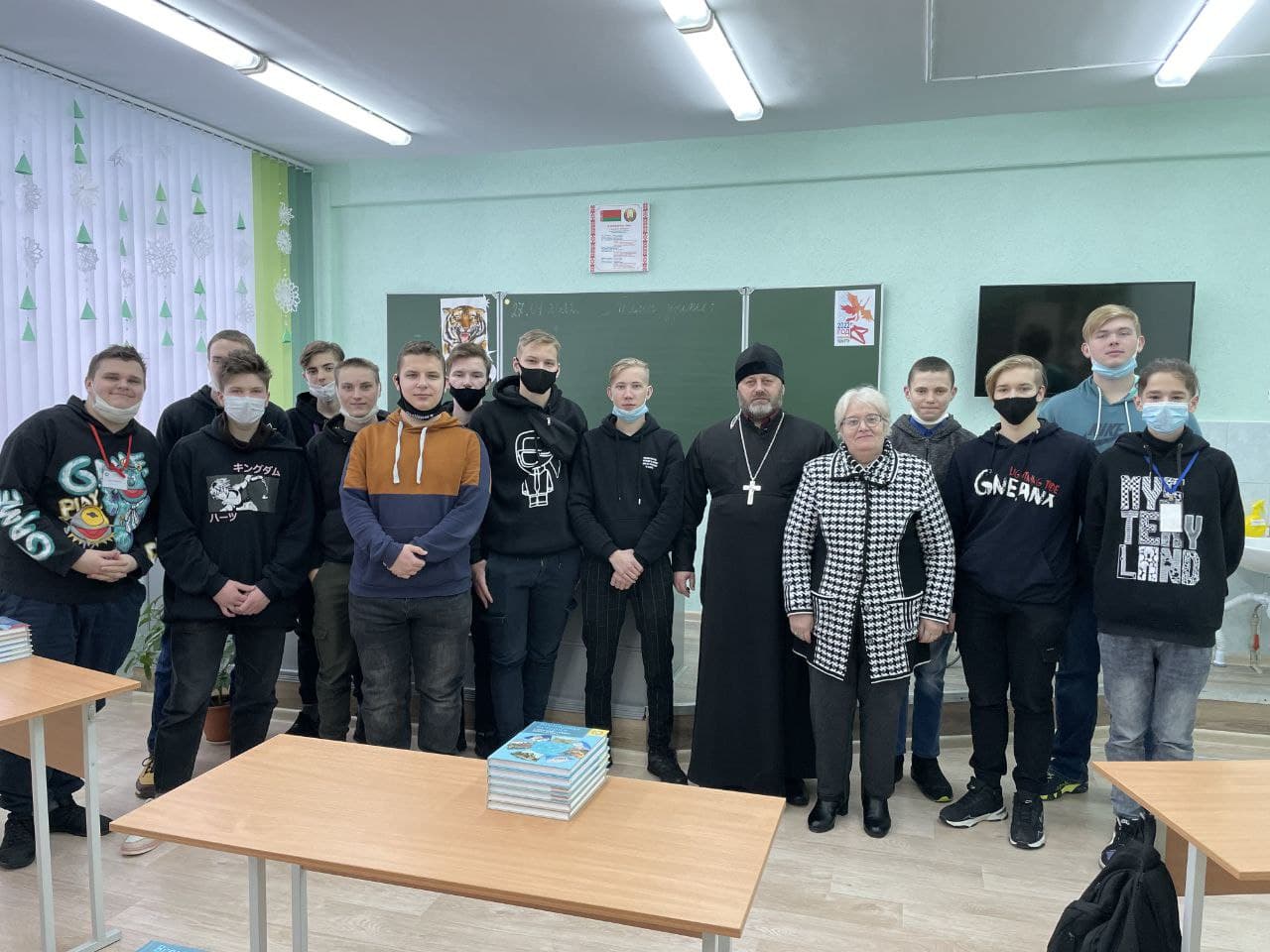 Клирик Бобруйской епархии рассказал студентам механико-технологического колледжа о сектах