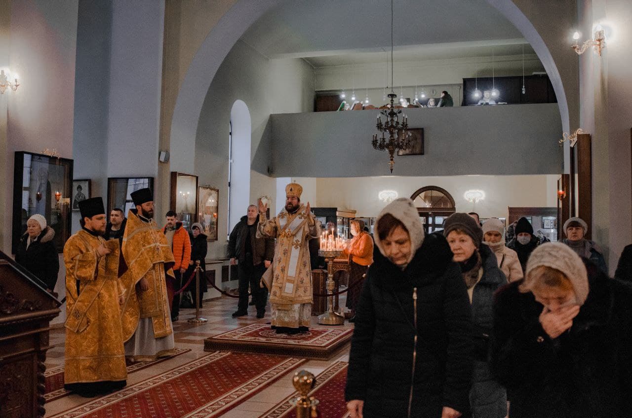 В кафедральном соборе Бобруйской епархии состоялась архиерейская Литургия в неделю 33-ю по Пятидесятнице