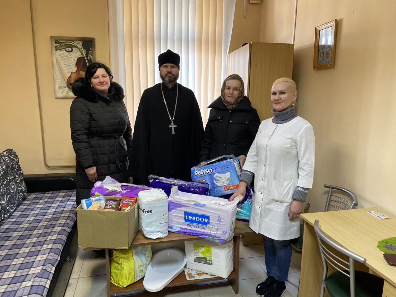 Социальный отдел Бобруйской епархии передал гуманитарную помощь пожилым и людям с инвалидностью
