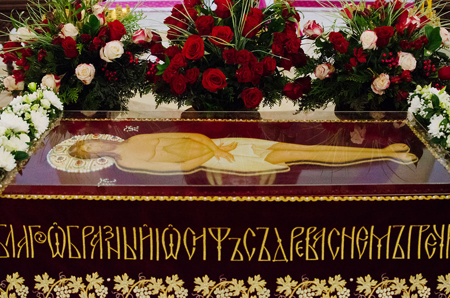 Епископ Серафим совершил вечернее богослужение с чином погребения Плащаницы Спасителя в Никольском кафедральном соборе