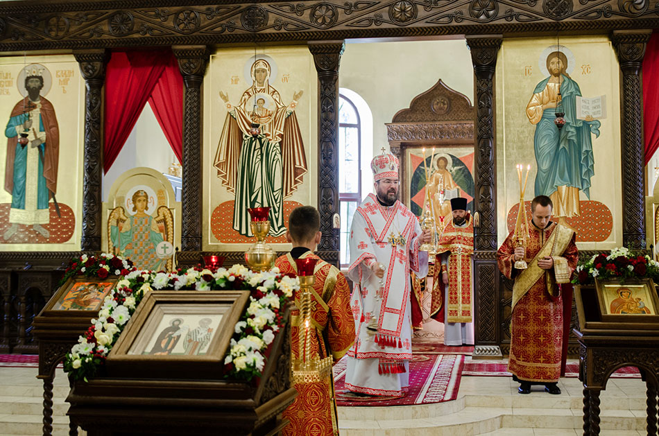 Память святых просветителей славянских народов отметили праздничной Литургией в Никольском соборе Бобруйска