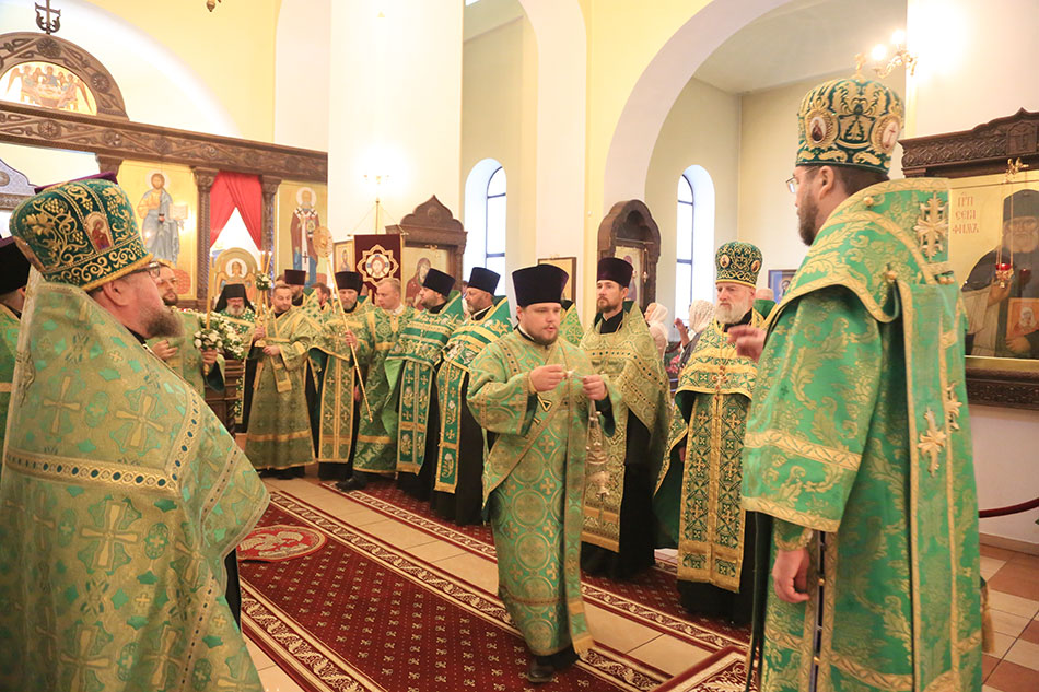В канун праздника обретения мощей прп. Серафима Саровского в Никольском соборе состоялось праздничное вечернее богослужение