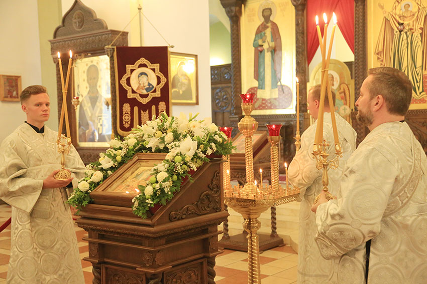 В канун праздника Преображения Господня епископ Серафим совершил вечернее богослужение в Никольском кафедральном соборе Бобруйска