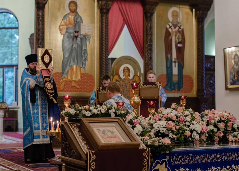 В канун праздника Успения Пресвятой Богородицы епископ Серафим совершил торжественное вечернее богослужение в Никольском кафедральном соборе Бобруйска