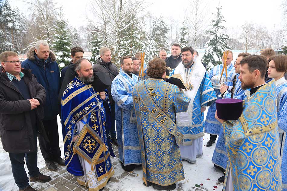В престольный праздник Введенского храма города Осиповичи епископ Серафим совершил Божественную литургию