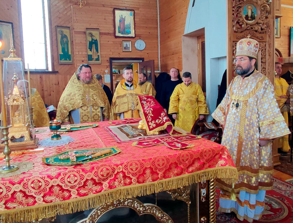 В день памяти апостола Андрея Первозванного епископ Серафим совершил Божественную литургию в Троицком храме деревни Турки