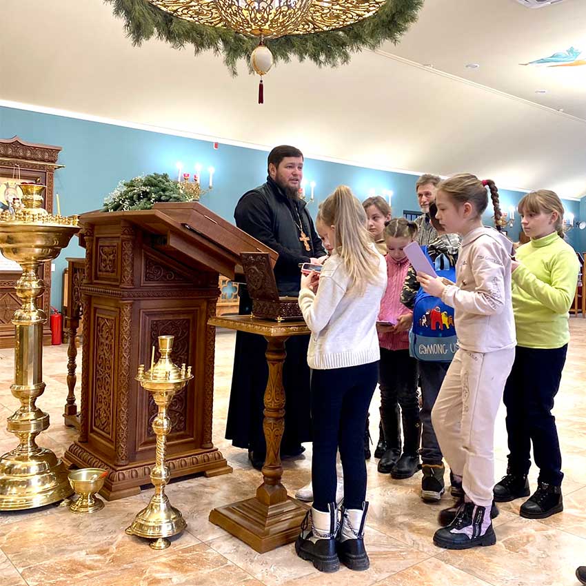Воспитанники воскресной школы храма Сергия Радонежского пос. Туголица посетили центр «Покрова»