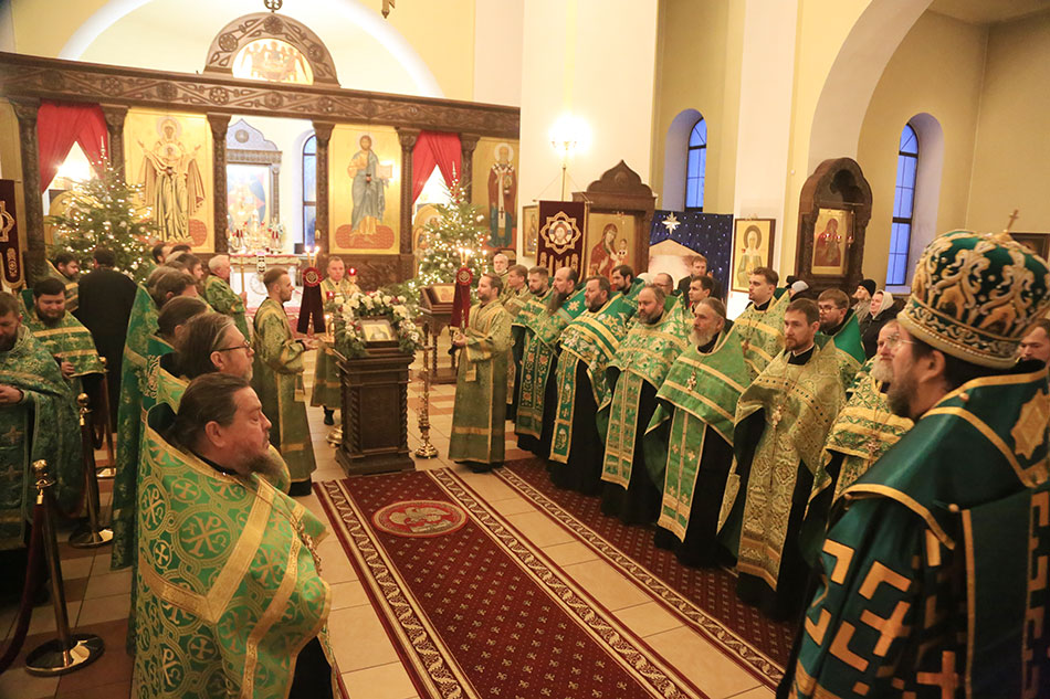 В день памяти преподобного Серафима Саровского епископ Серафим совершил торжественное вечернее богослужение в Никольском кафедральном соборе