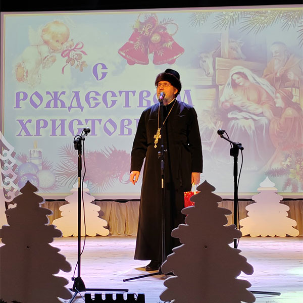 Протоиерей Сергий Андреев принял участие в городском Рождественском концерте города Кличева