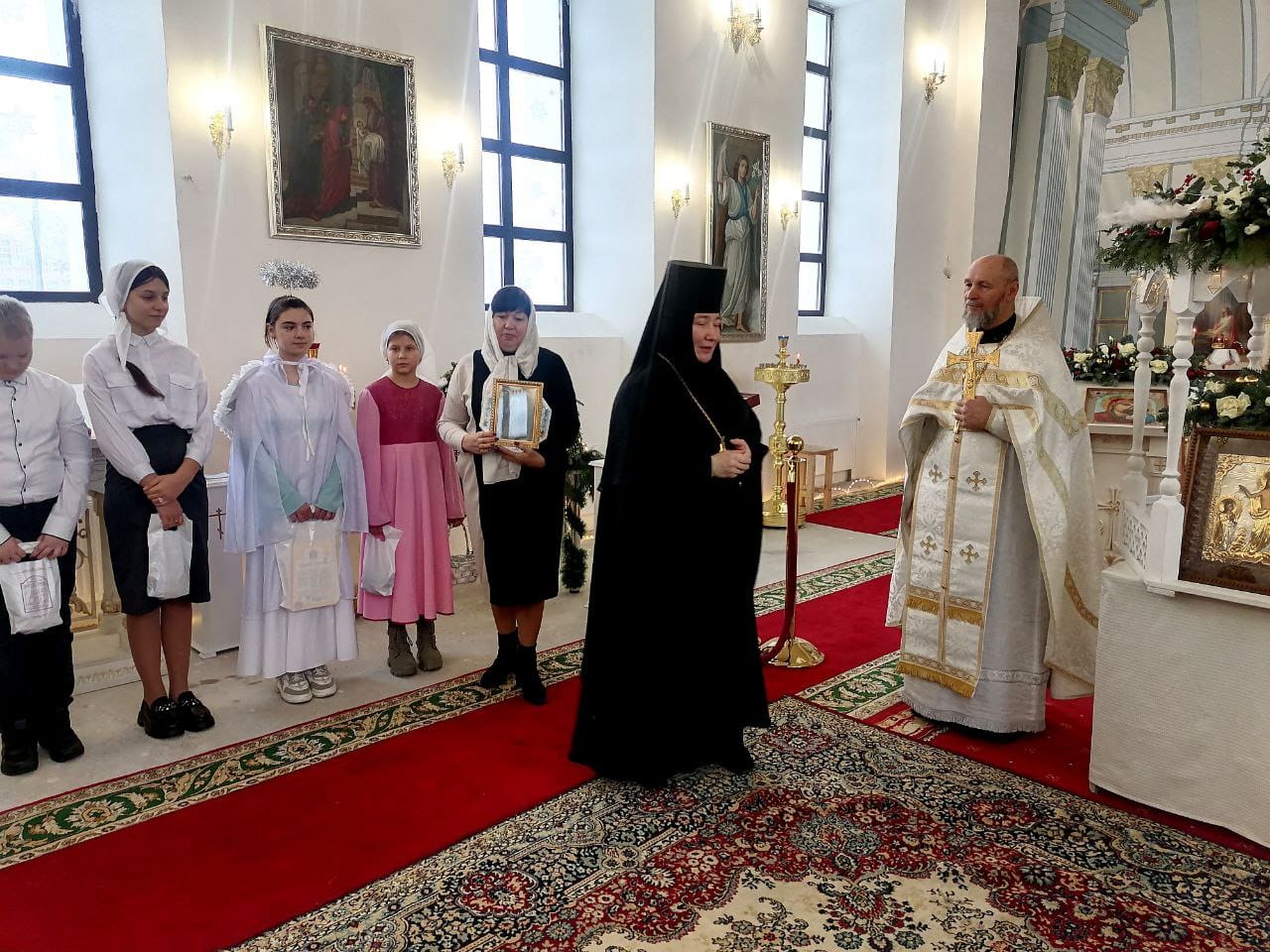 Святочные поздравления для сестер монастыря в честь Святых Жен-Мироносиц