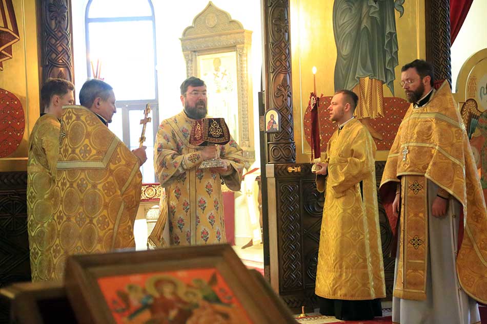 В Неделю сыропустную епископ Серафим совершил Божественную литургию в Никольском кафедральном соборе Бобруйска