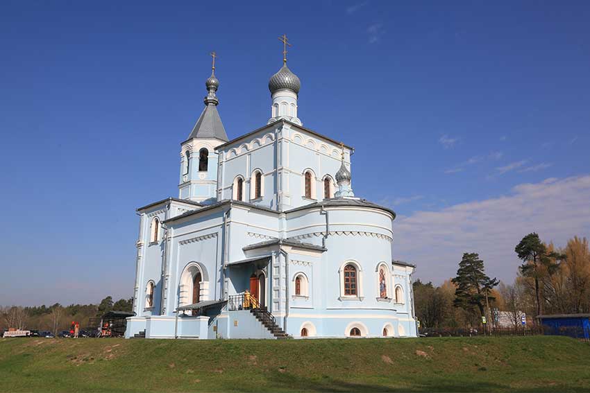 Престольный праздник отметили в Иверском храме Бобруйска. Епископ Бобруйский и Быховский Серафим возглавил Божественную литургию