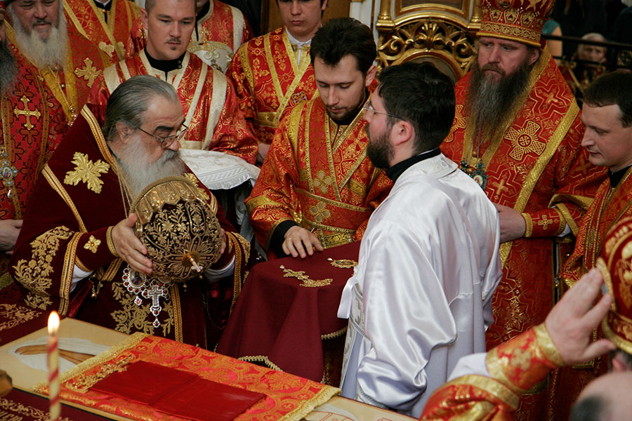 Духовенство и прихожане поздравляют епископа Серафима с шестнадцатилетием епископской хиротонии