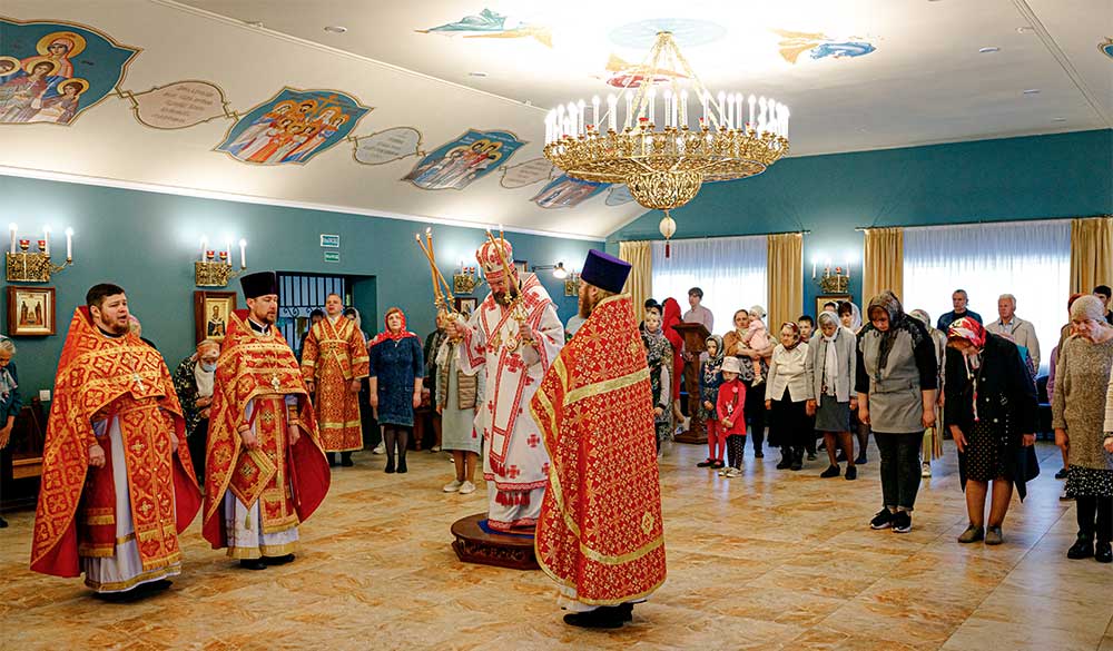 В день закрытия Международного фестиваля «Счастье в детях» епископ Серафим возглавил Божественную литургию в домовом храме Центра «Покрова»