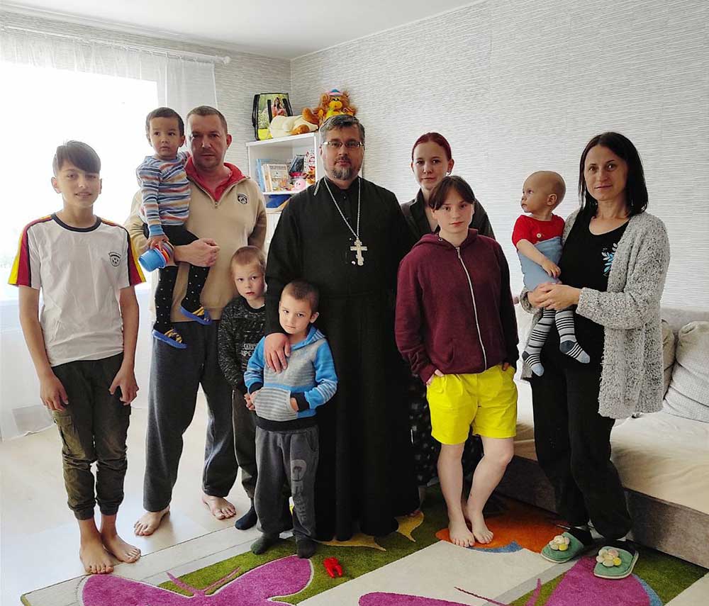 Иерей Игорь Михолап посетил детский дом семейного типа в г. Кировске