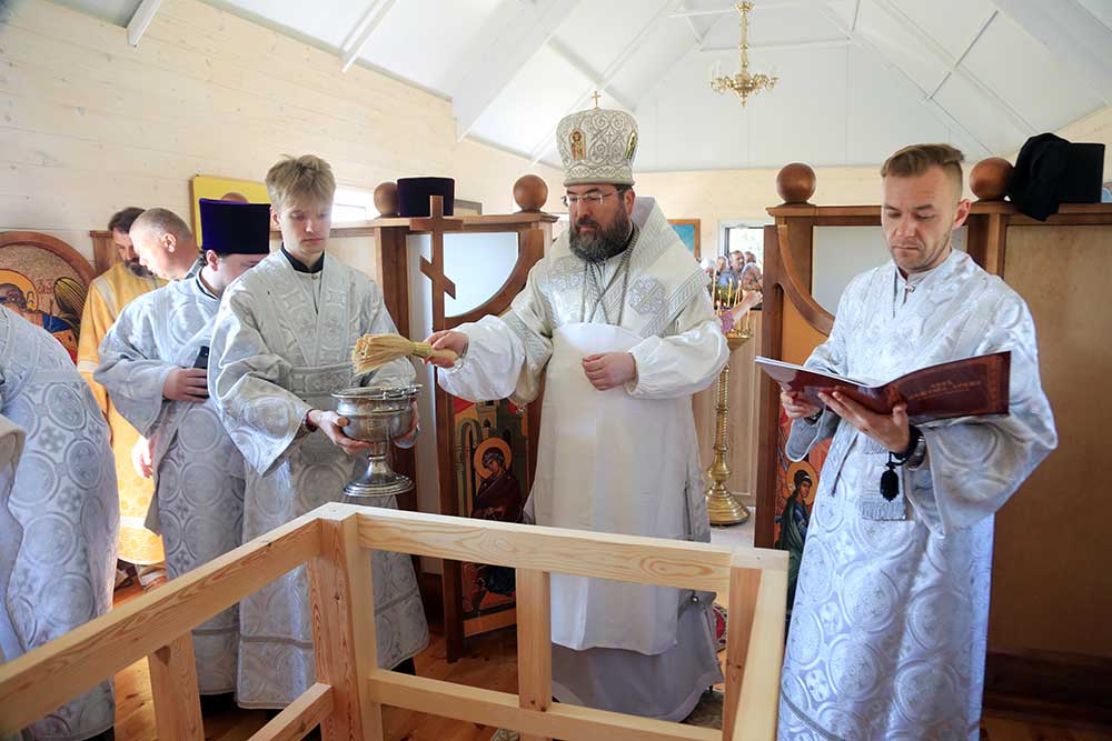 Епископ Серафим освятил новый храм в аг. Ковали Бобруйского района