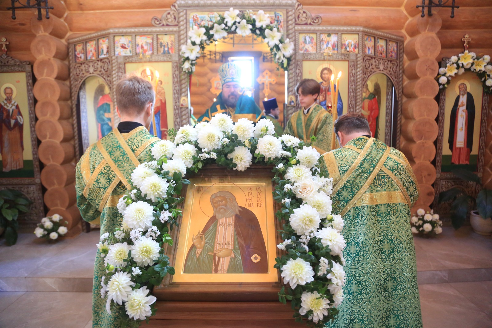 Епископ Серафим совершил Божественную литургию в Серафимовском храме г. Бобруйска