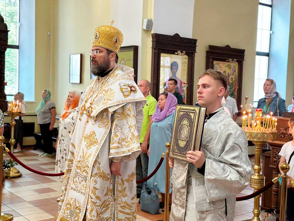 Архиерейская Божественная литургия в Никольском кафедральном соборе г. Бобруйска