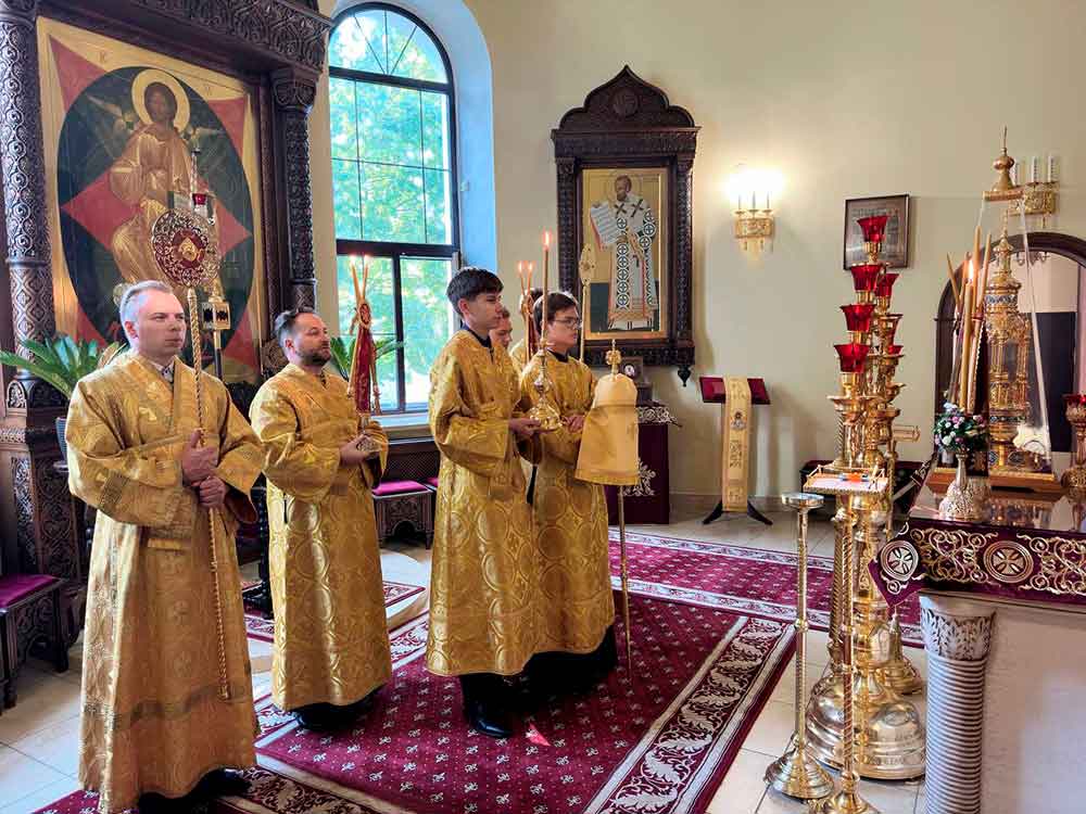 В Неделю 16-ю по Пятидесятнице епископ Серафим совершил Божественную литургию в Никольском кафедральном соборе г. Бобруйска