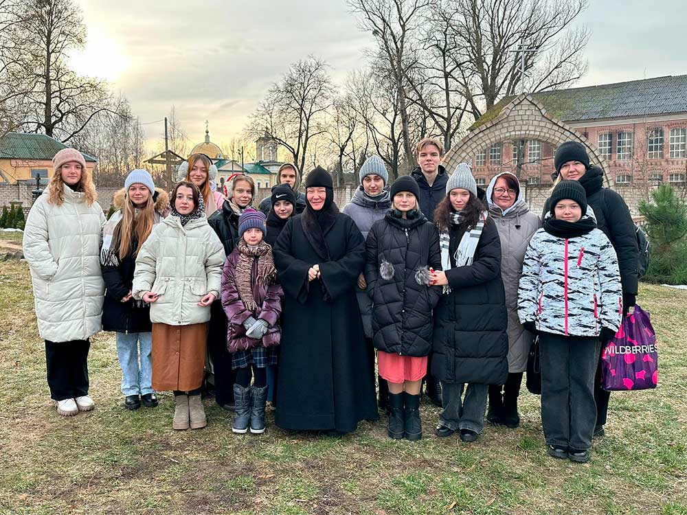 Женский монастырь Святых Жен-Мироносиц г. Бобруйска посетили ученики средней школы №22