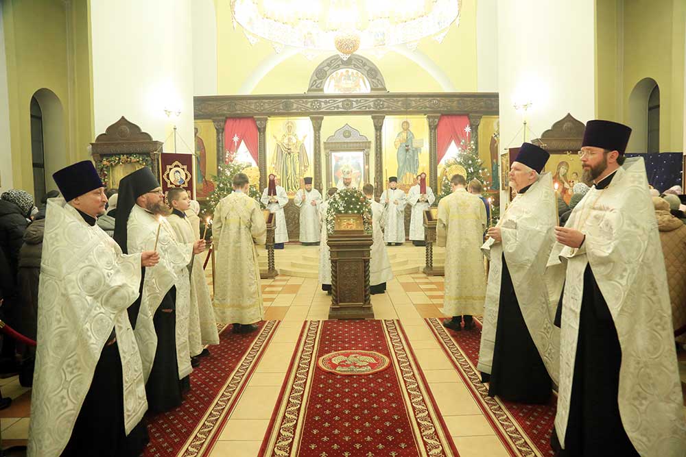 В канун Рождества Христова епископ Серафим совершил вечернее богослужение в Никольском кафедральном соборе г. Бобруйска