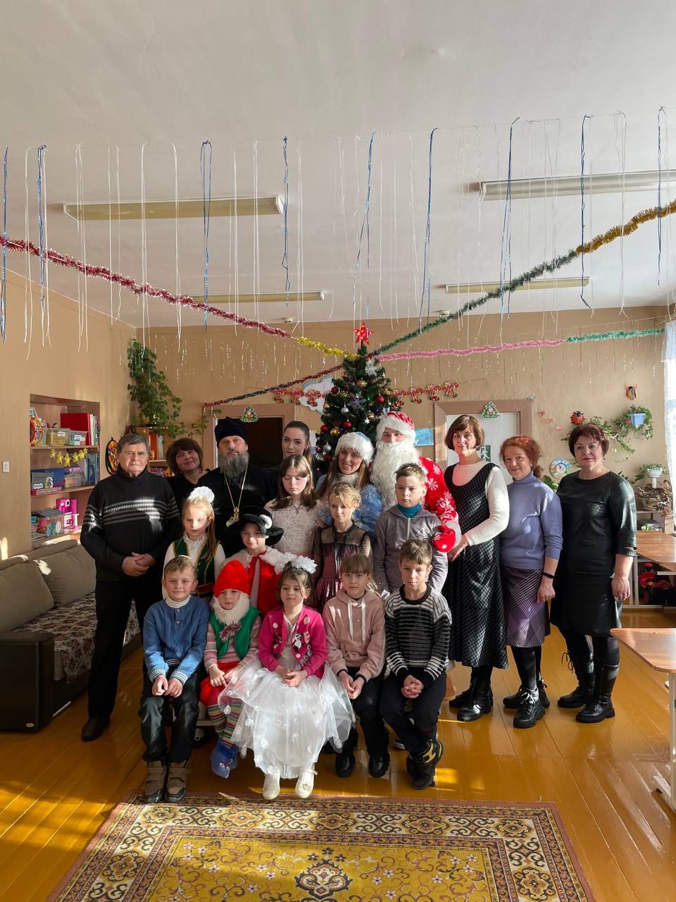 Прихожане Крестовоздвиженского храма г. Осиповичи посетили детский социальный приют в а.г. Ясень