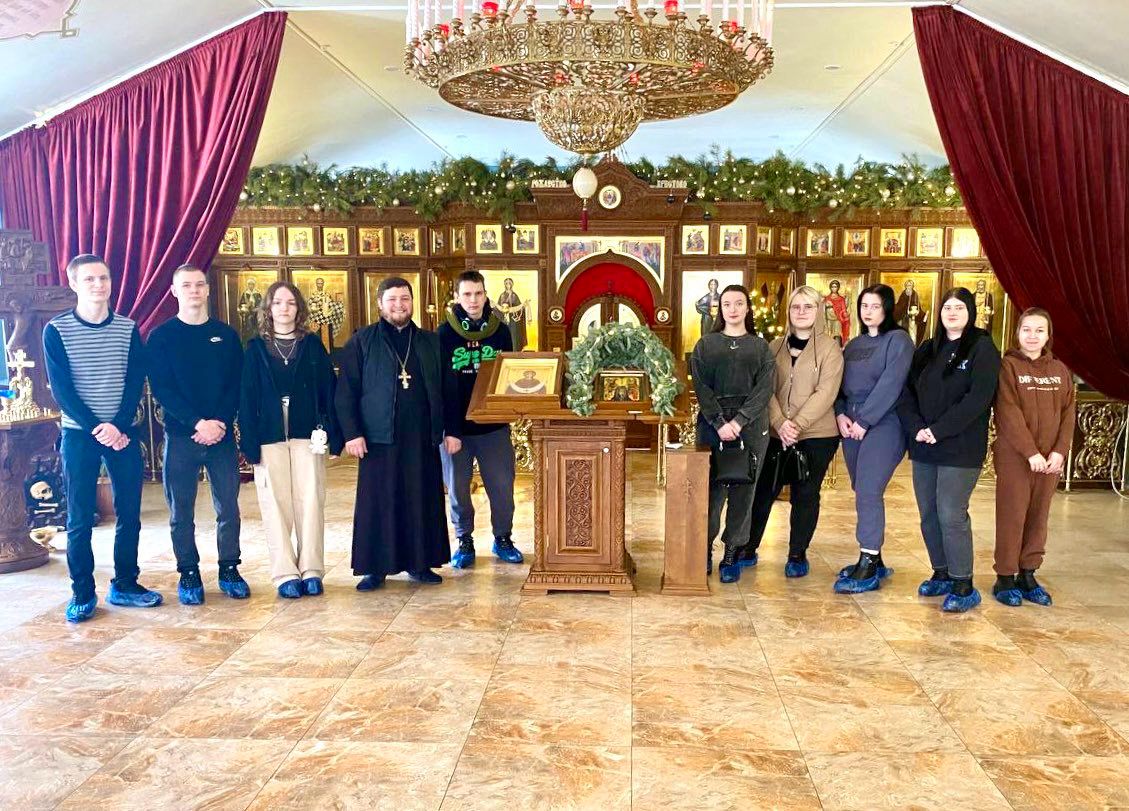 Покровский храм посетили учащихся Бобруйского торгово-экономического колледжа