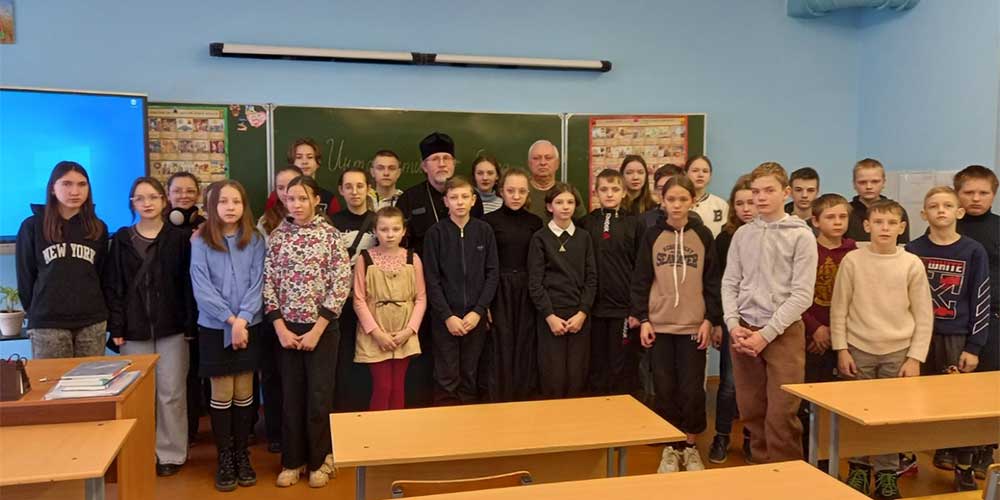 Протоиерей Сергий Андреев провел для учеников урок на тему «Дорогой добра»