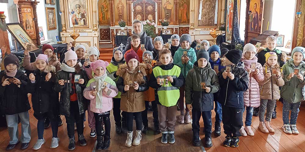Воспитанники оздоровительного лагеря «Карусель» посетили Покровский храм г. Кировска