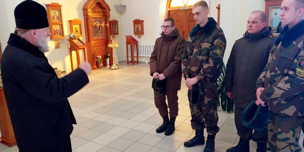 Протоиерей Геннадий Вейго провел экскурсию по храмам города Бобруйска для военнослужащих
