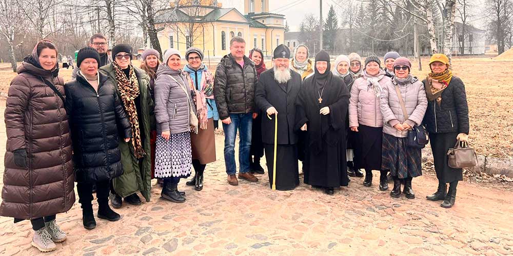 Женский монастырь Святых Жен-Мироносиц посетила паломническая группа из России