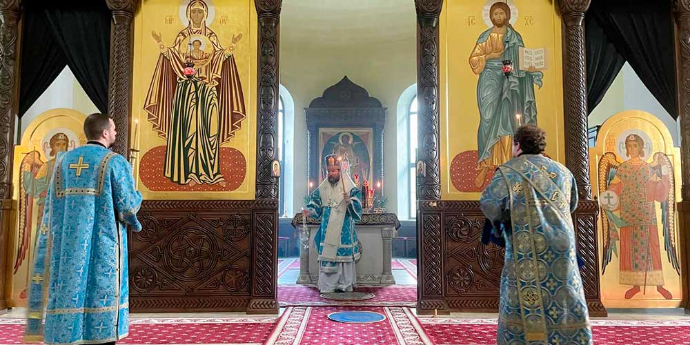 Преосвященнейший Серафим, епископ Бобруйский и Быховский, совершил утреню с чтением акафиста в Никольском кафедральном соборе г. Бобруйска