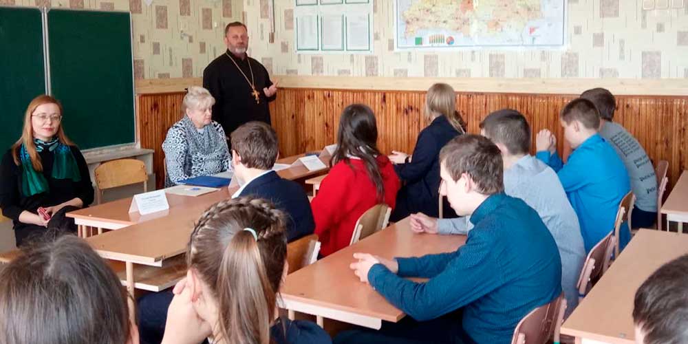 Протоиерей Иоанн Коляда принял участие в круглом столе для преподавателей и учащихся