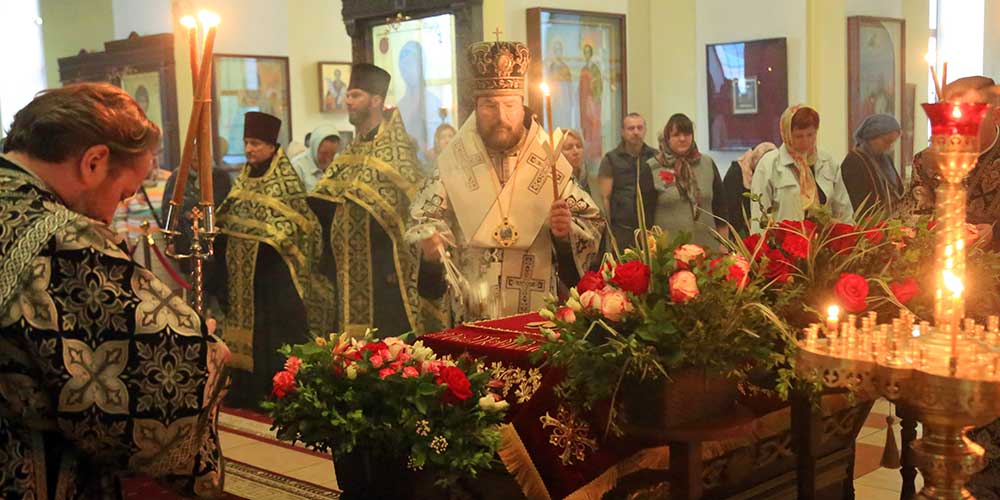 В канун Великой Субботы епископ Серафим совершил утреню с чином погребения Плащаницы Спасителя в Никольском кафедральном соборе