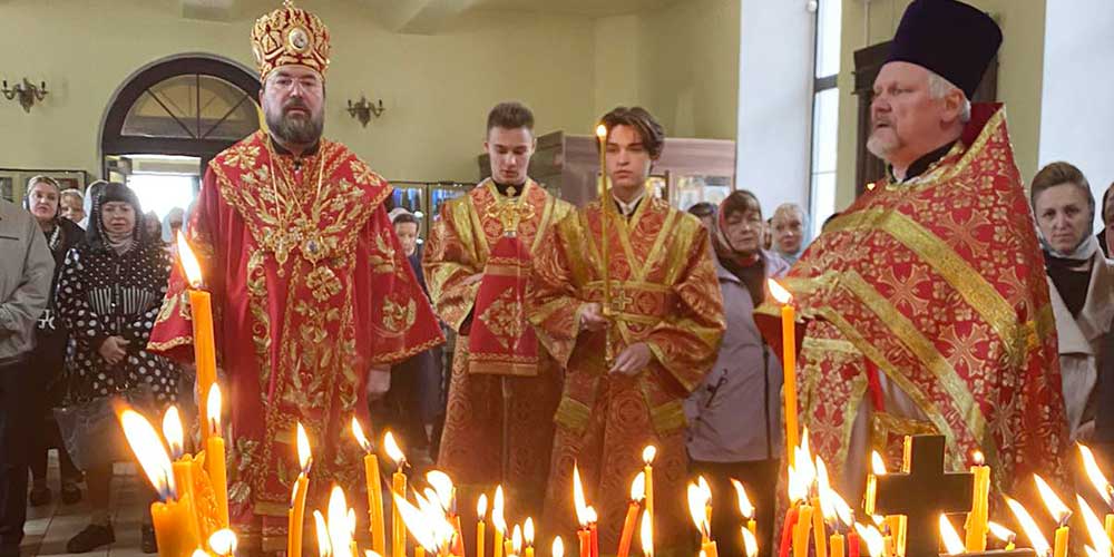 Епископ Серафим совершил пасхальное поминовение усопших в Никольском кафедральном соборе г. Бобруйска