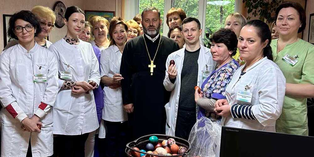 Протоиерей Иоанн Коляда поздравил медицинских работников Бобруйска