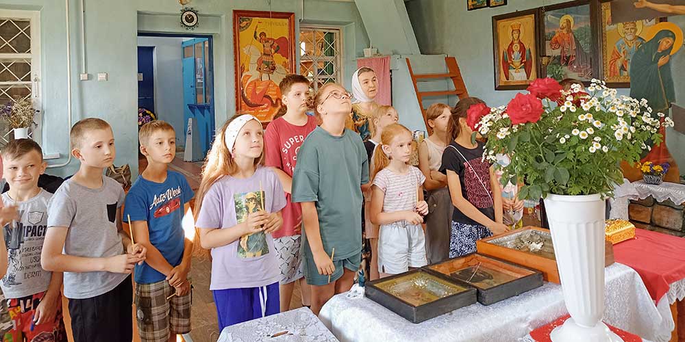 Воспитанники оздоровительного лагеря «Карусель» посетили Покровский храм г. Кировска