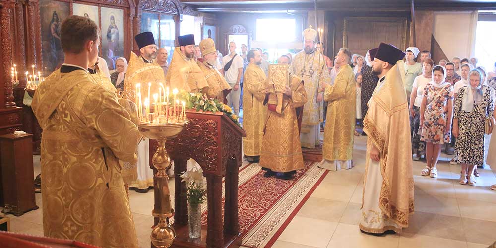 Божественная литургия в Неделю 3-ю по Пятидесятнице и день празднования Собора Белорусских святых состоялась в Николо-Софийском храме