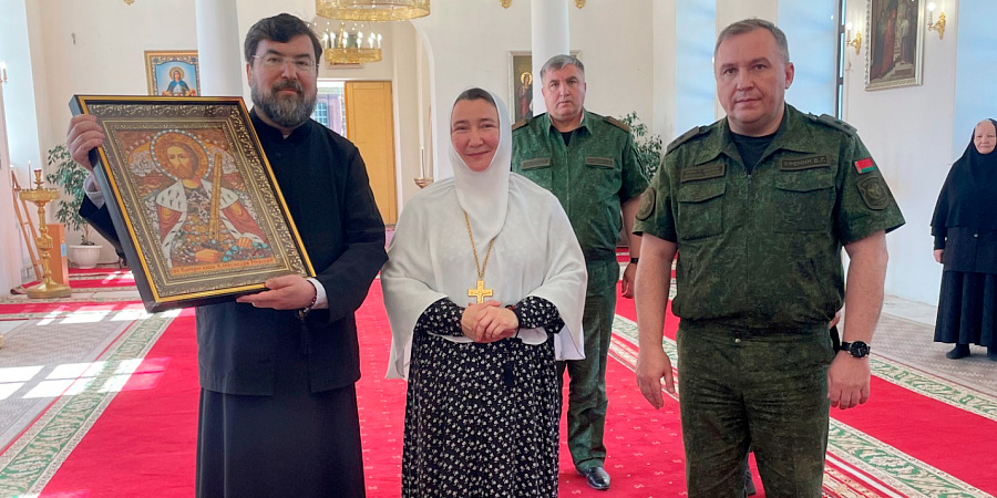 Министр обороны Республики Беларусь генерал-лейтенант Виктор Хренин посетил строящийся собор святого благоверного великого князя Александра Невского