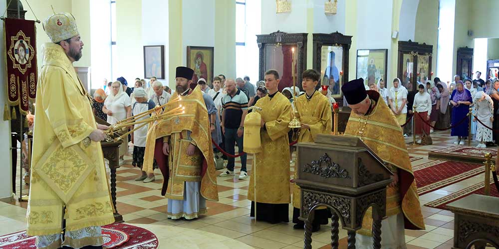 Епископ Серафим возглавил Божественную литургию в Никольском кафедральном соборе г. Бобруйска