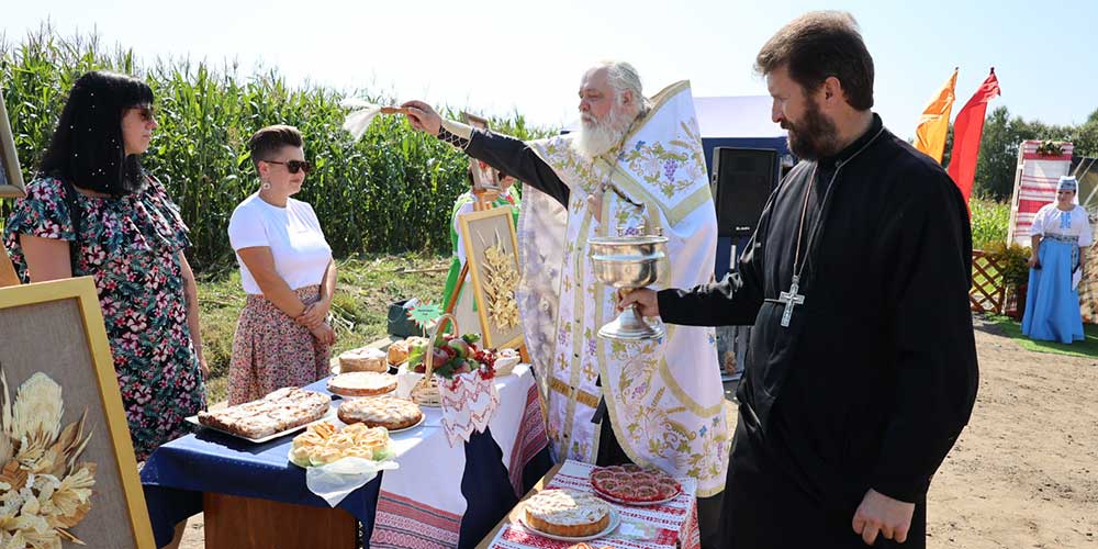 У водосвятного комплекса святого Александра Невского в д. Пацева Слобода прошел районный фестиваль «Яблочный спас»