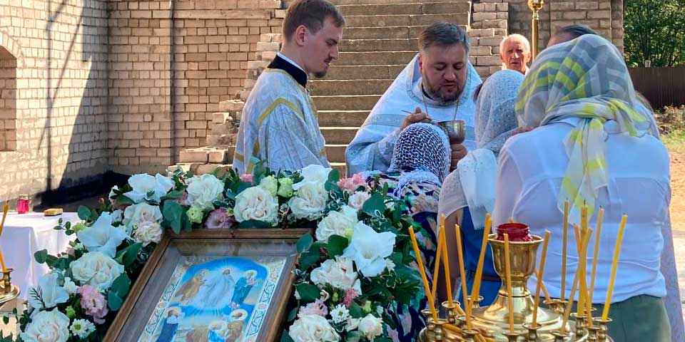 На прилегающей территории строящегося Спасо-Преображенского храма г. Бобруйска была совершена Божественная литургия