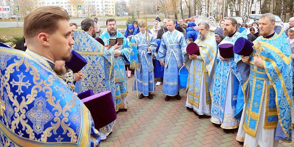 Епископ Серафим совершил Литургию в праздничный день храма иконы Божией Матери «Всех скорбящих Радость» г. Осиповичи