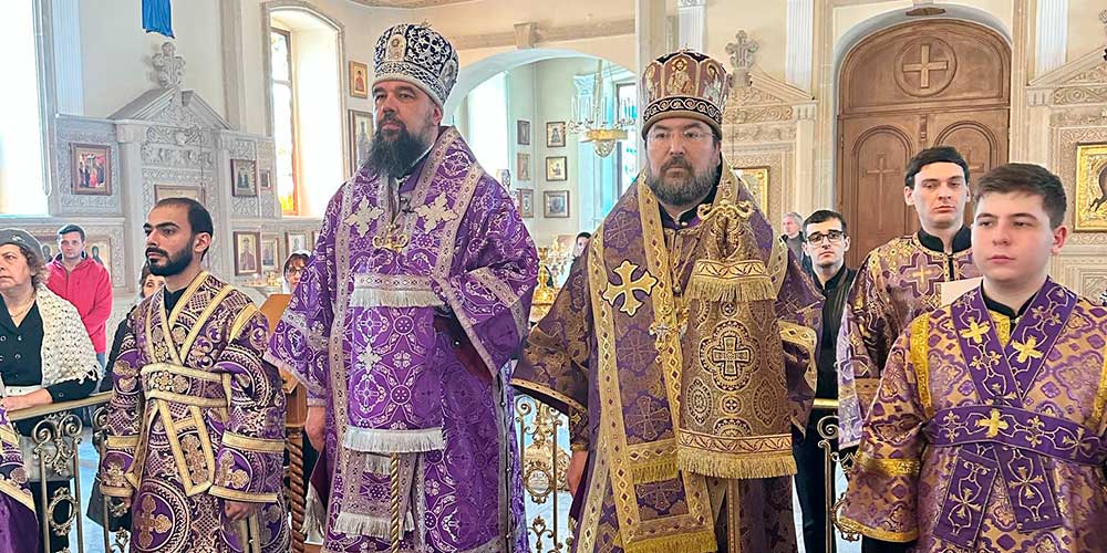 Епископ Серафим принял участие в Божественной литургии в кафедральном соборе Святых Жен-Мироносиц г. Баку