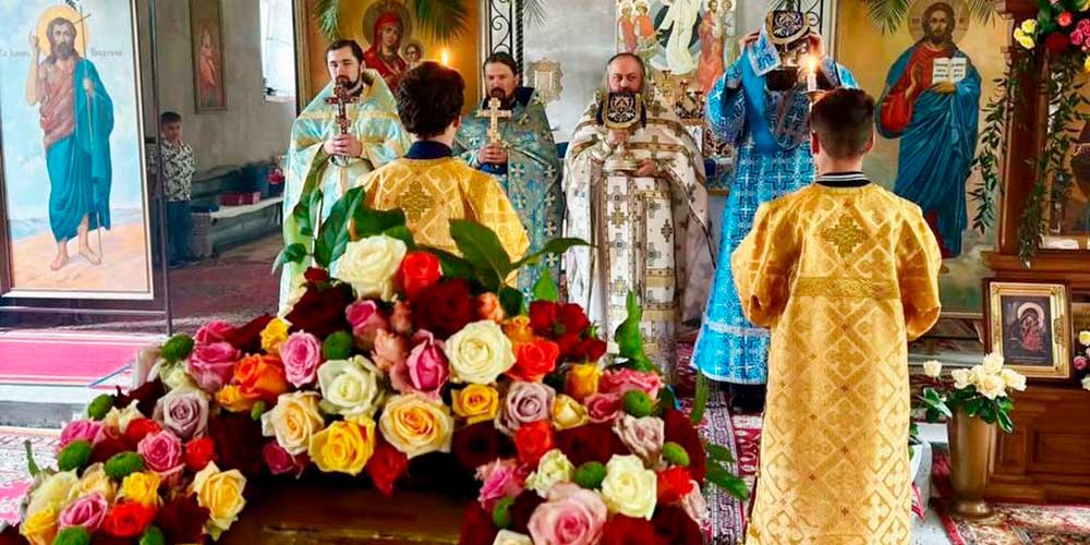 Состоялось праздничное богослужение по случаю памяти явления иконы Божией Матери в Проще